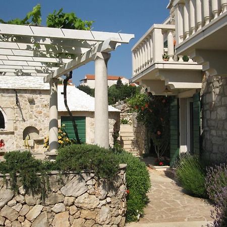 Apartments Nejasmic - Little House For Peaceful And Domestic Vacation Bol Buitenkant foto