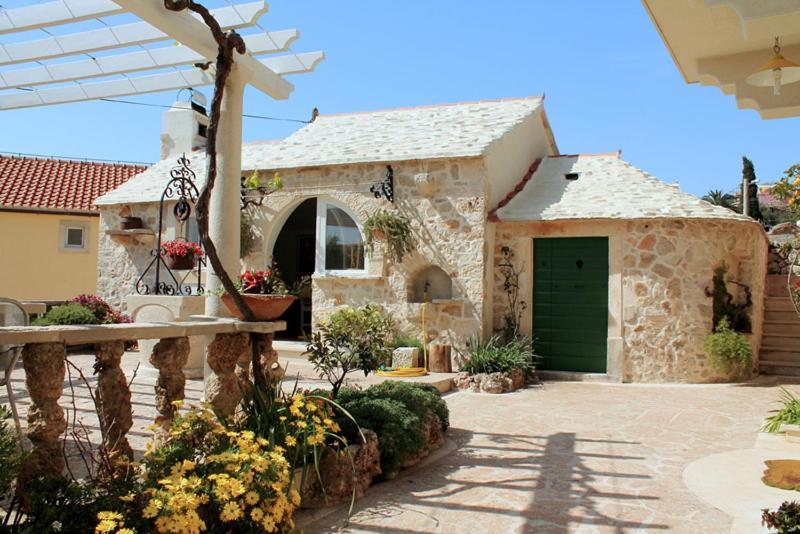Apartments Nejasmic - Little House For Peaceful And Domestic Vacation Bol Buitenkant foto
