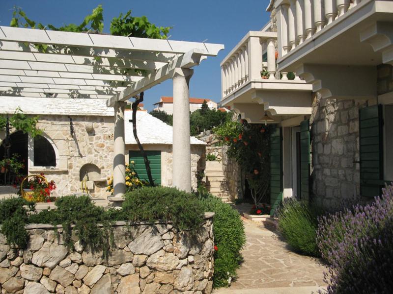 Apartments Nejasmic - Little House For Peaceful And Domestic Vacation Bol Buitenkant foto