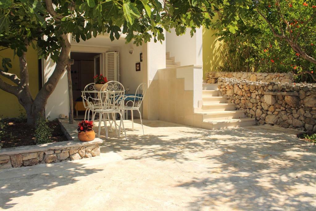 Apartments Nejasmic - Little House For Peaceful And Domestic Vacation Bol Buitenkant foto