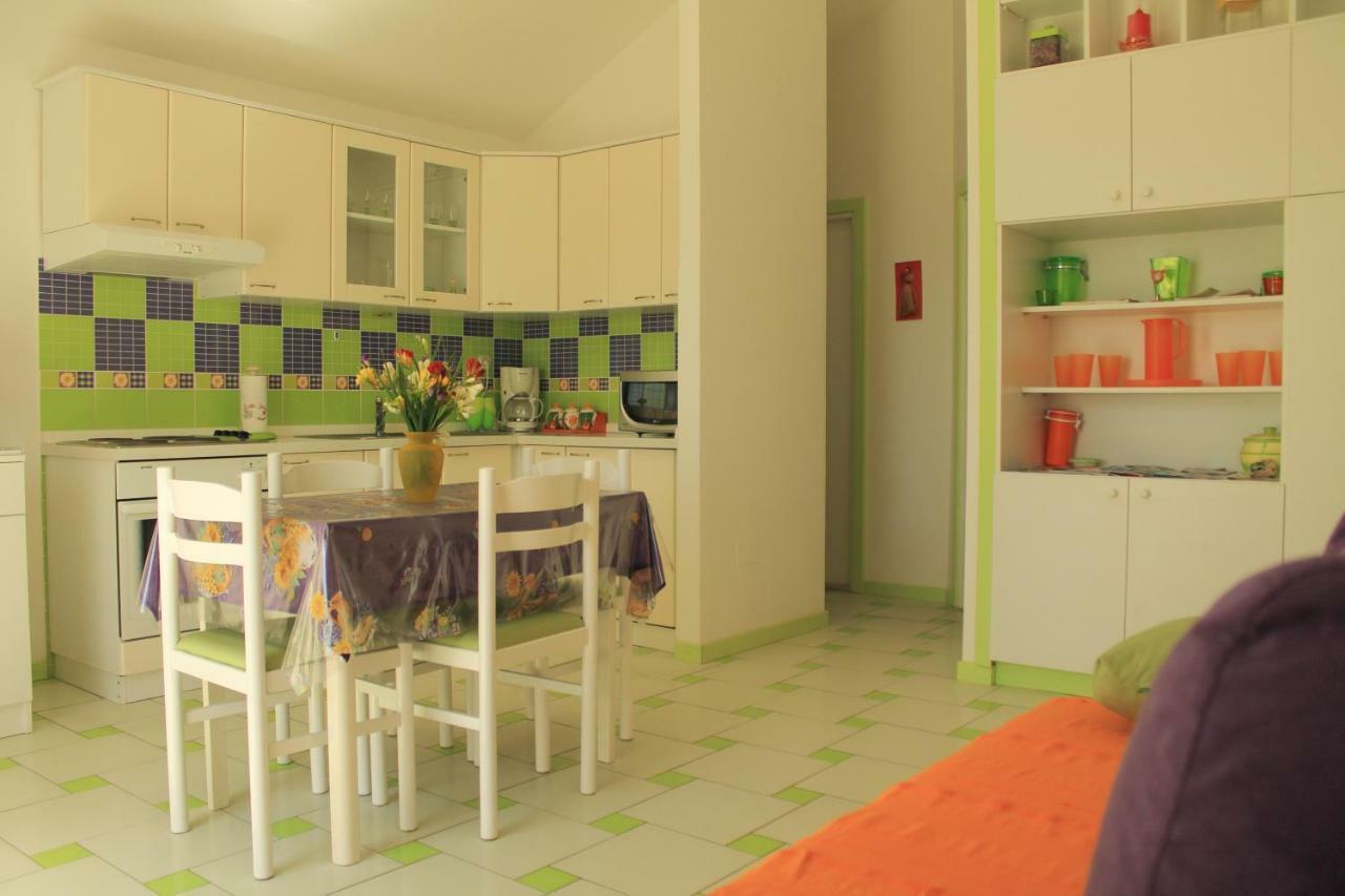 Apartments Nejasmic - Little House For Peaceful And Domestic Vacation Bol Buitenkant foto