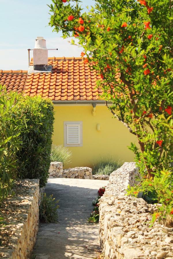 Apartments Nejasmic - Little House For Peaceful And Domestic Vacation Bol Buitenkant foto